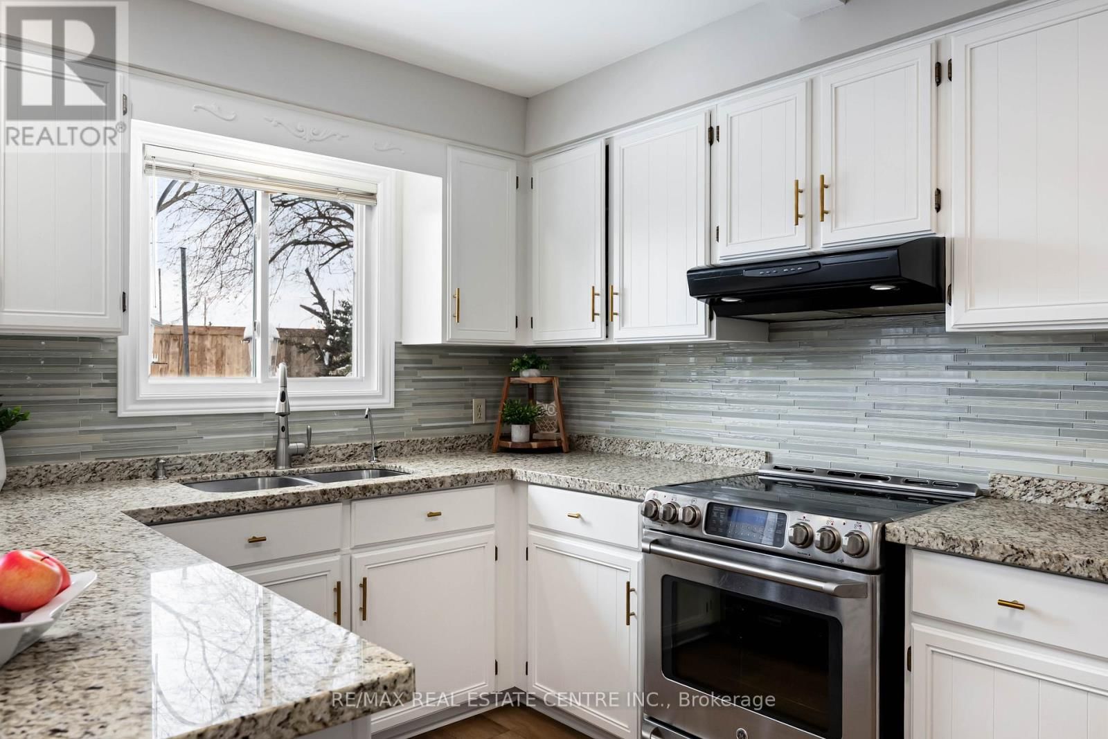 8 PASSMORE AVENUE Image 9