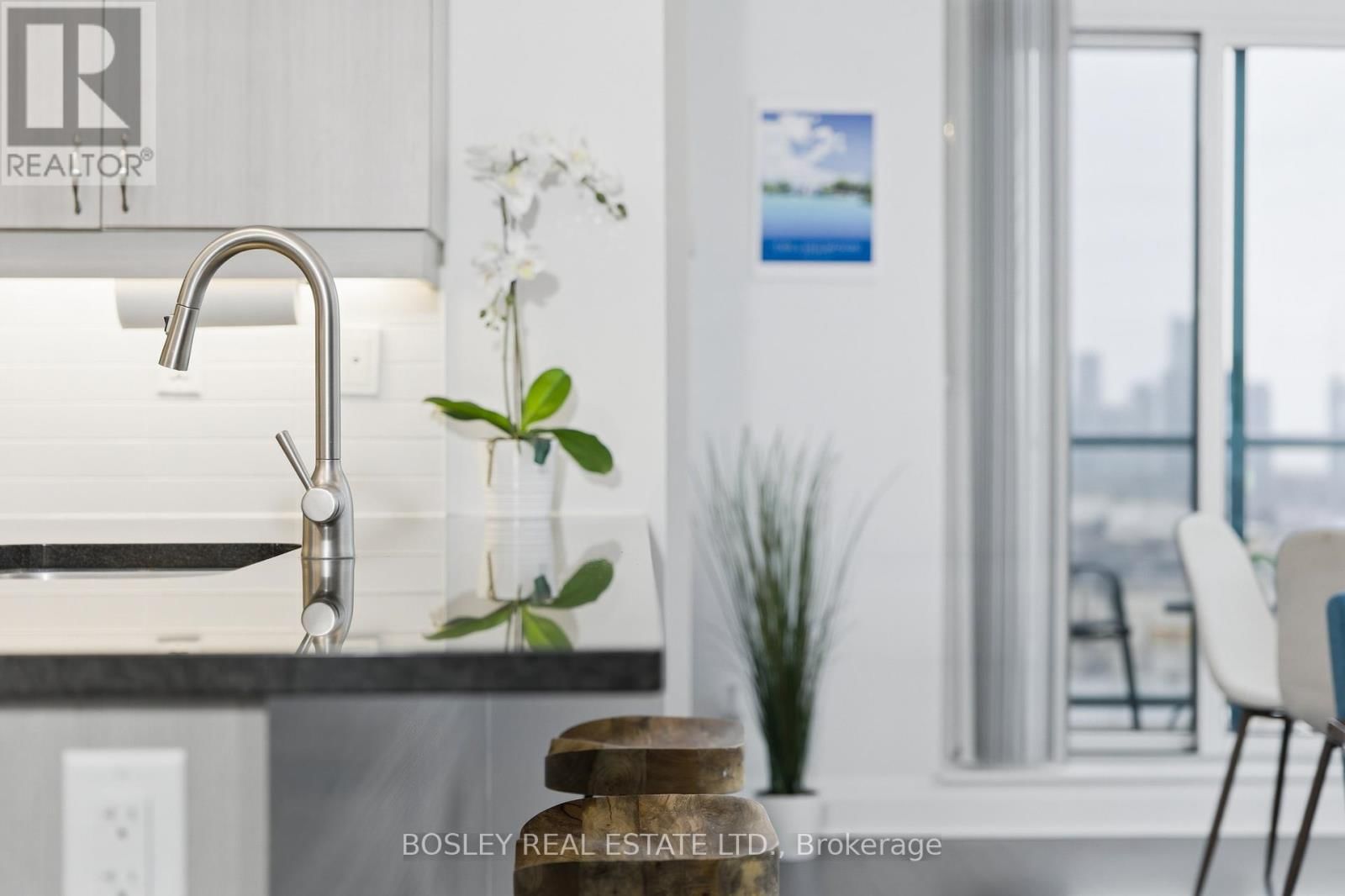 1203 - 1185 THE QUEENSWAY Image 18