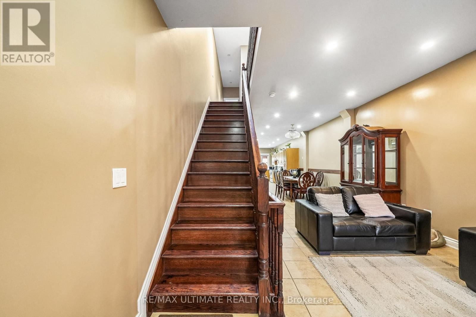 227 EARLSCOURT AVENUE Image 11