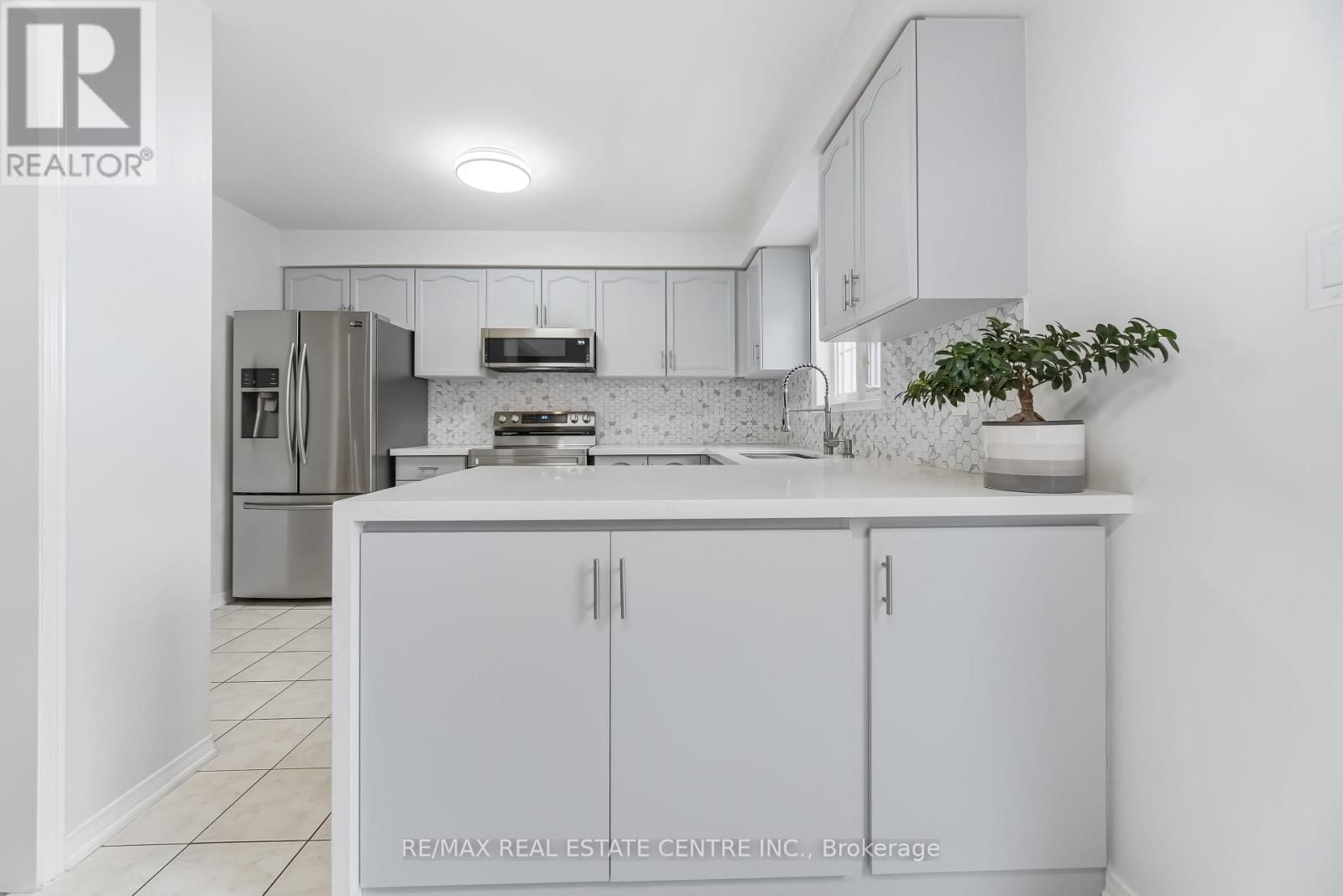 62 - 2665 THOMAS STREET Image 14