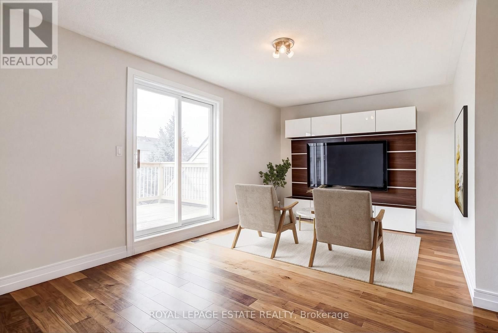 66 COMPASS WAY Image 35