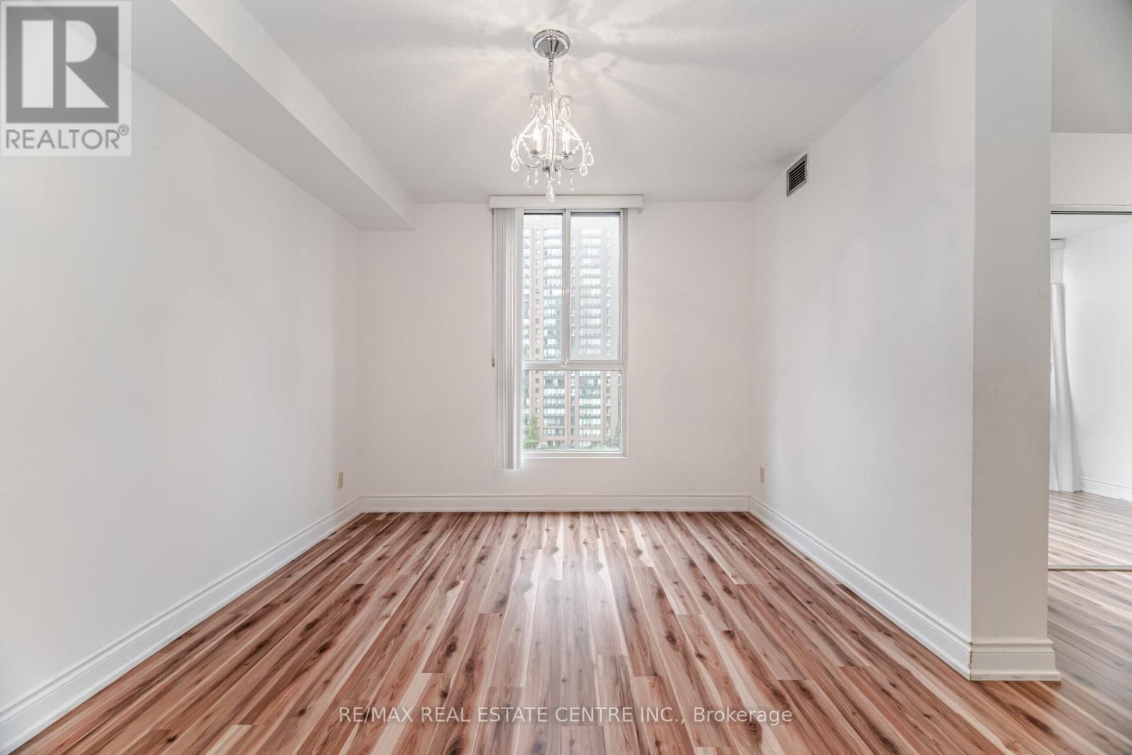 811 - 115 HILLCREST AVENUE Image 10