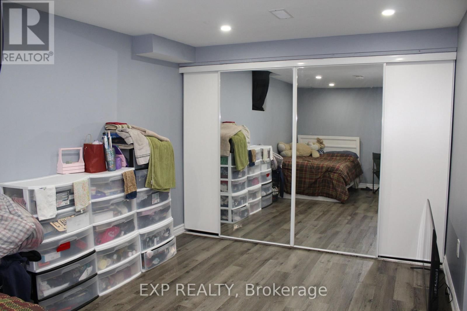 48 HOWELL STREET Image 28