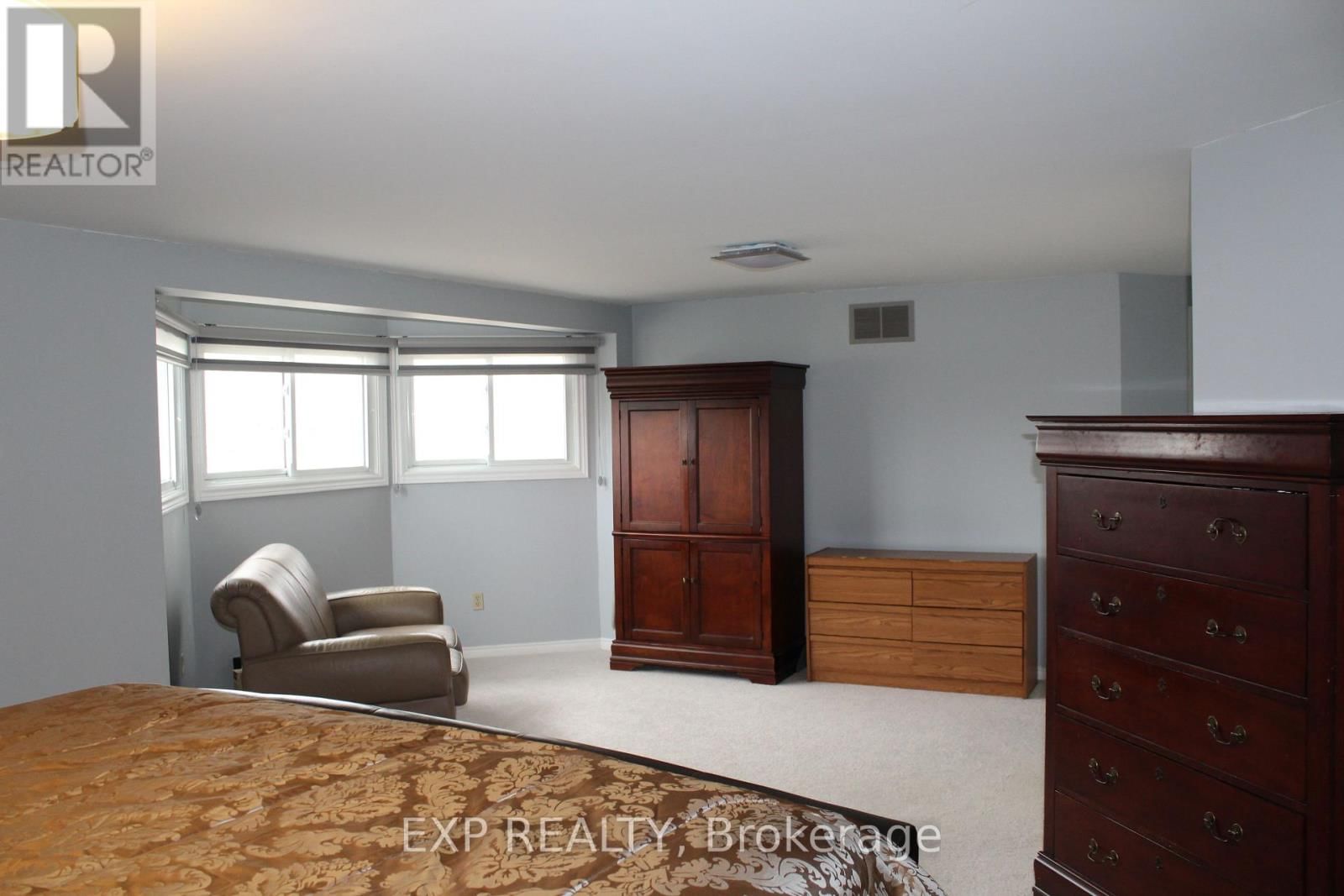 48 HOWELL STREET Image 31