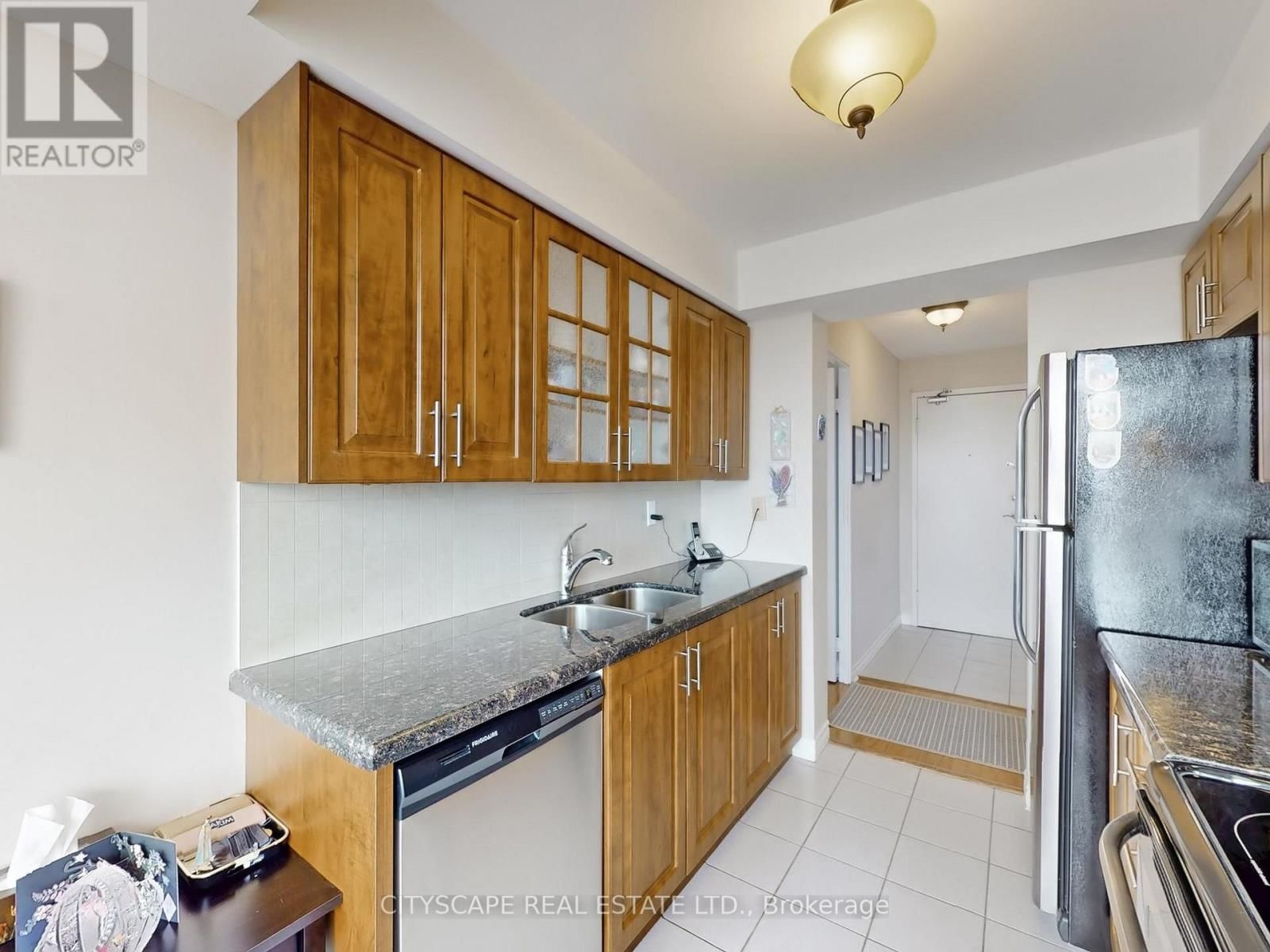 1907 - 700 CONSTELLATION DRIVE Image 14