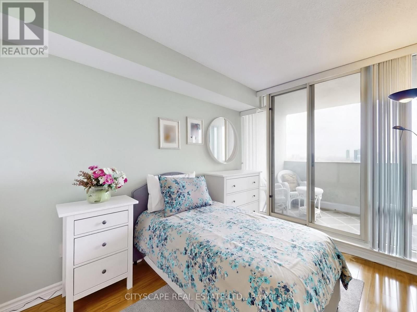 1907 - 700 CONSTELLATION DRIVE Image 23