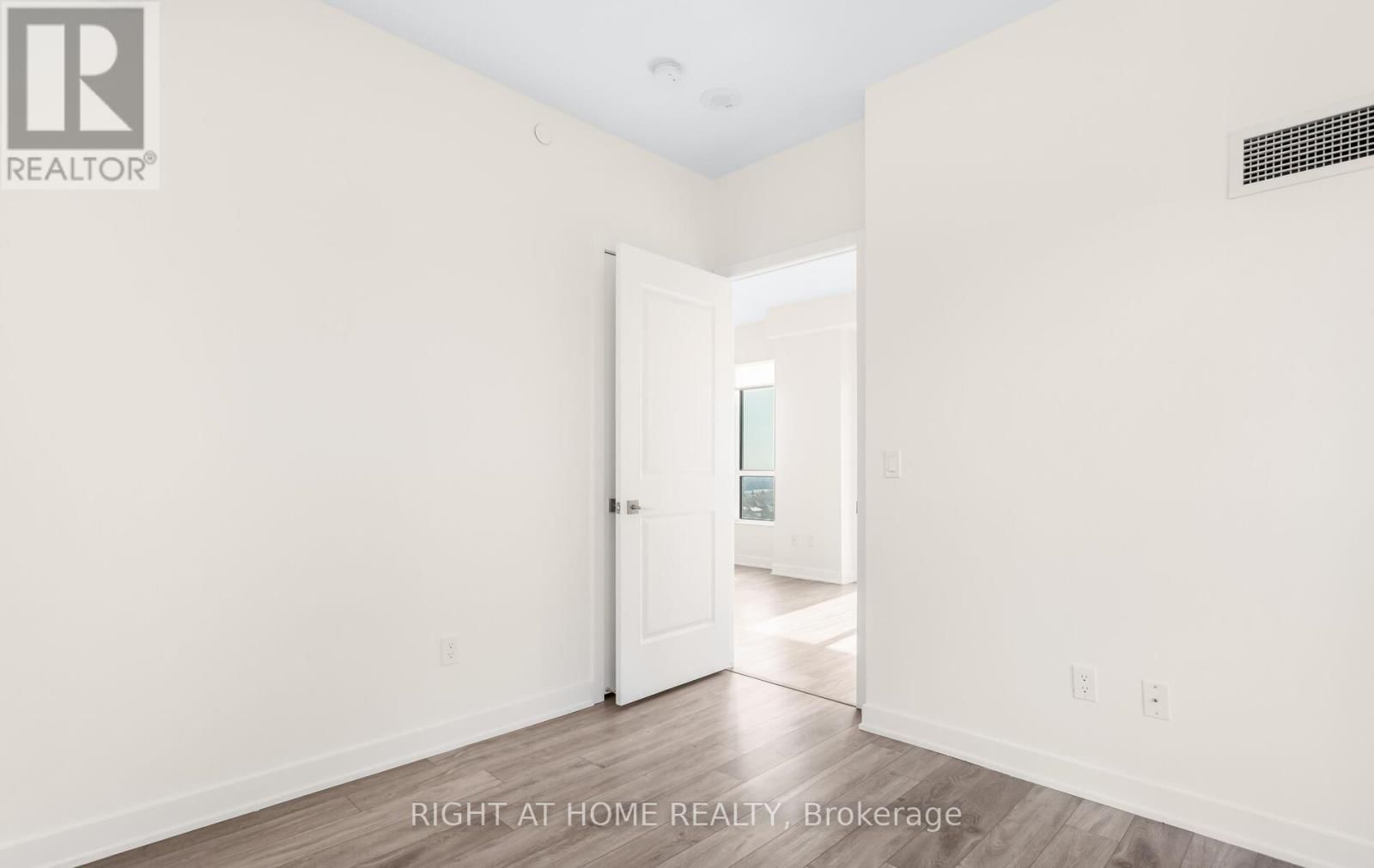 1207 - 4655 GLEN ERIN DRIVE Image 26