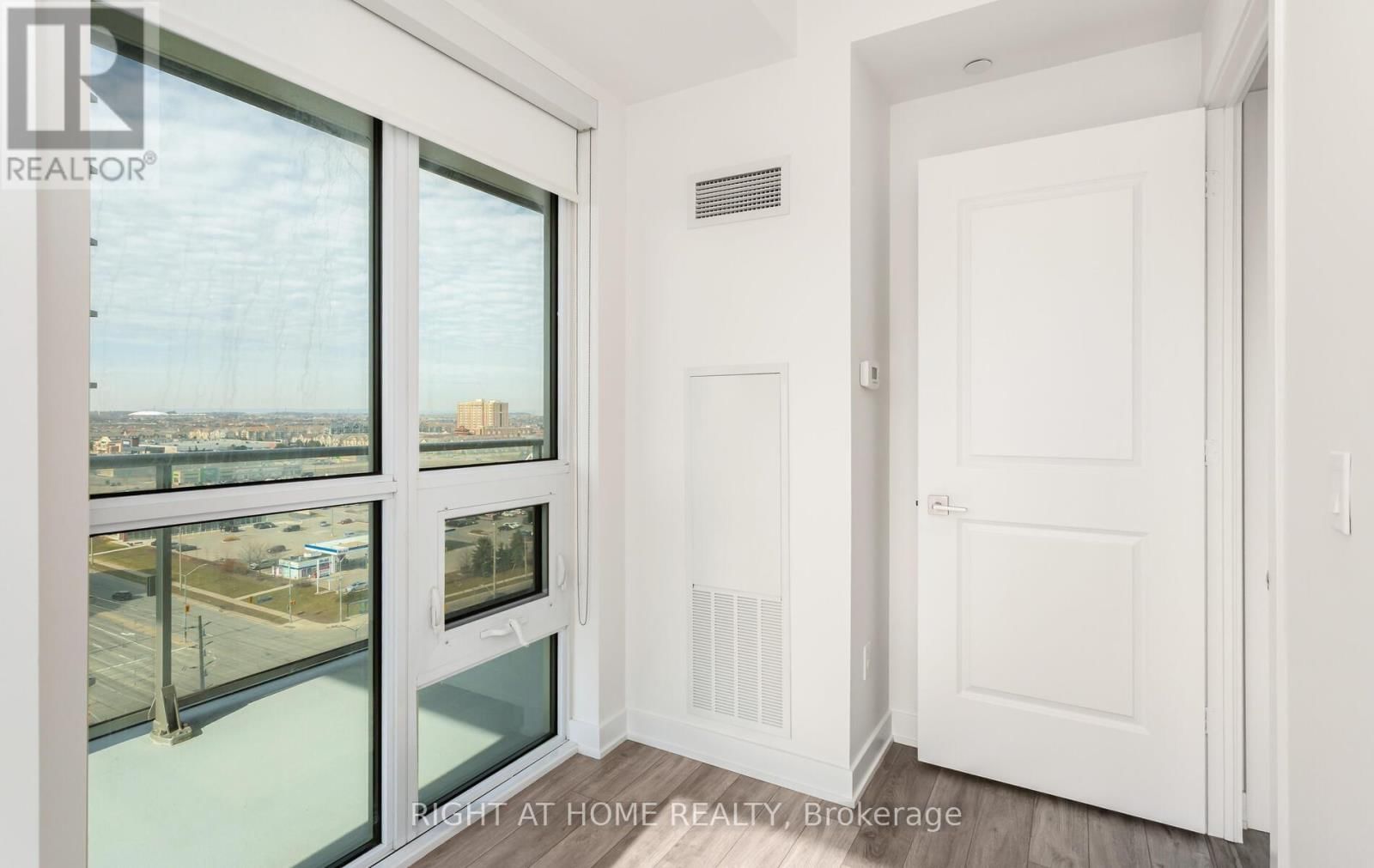 1207 - 4655 GLEN ERIN DRIVE Image 28