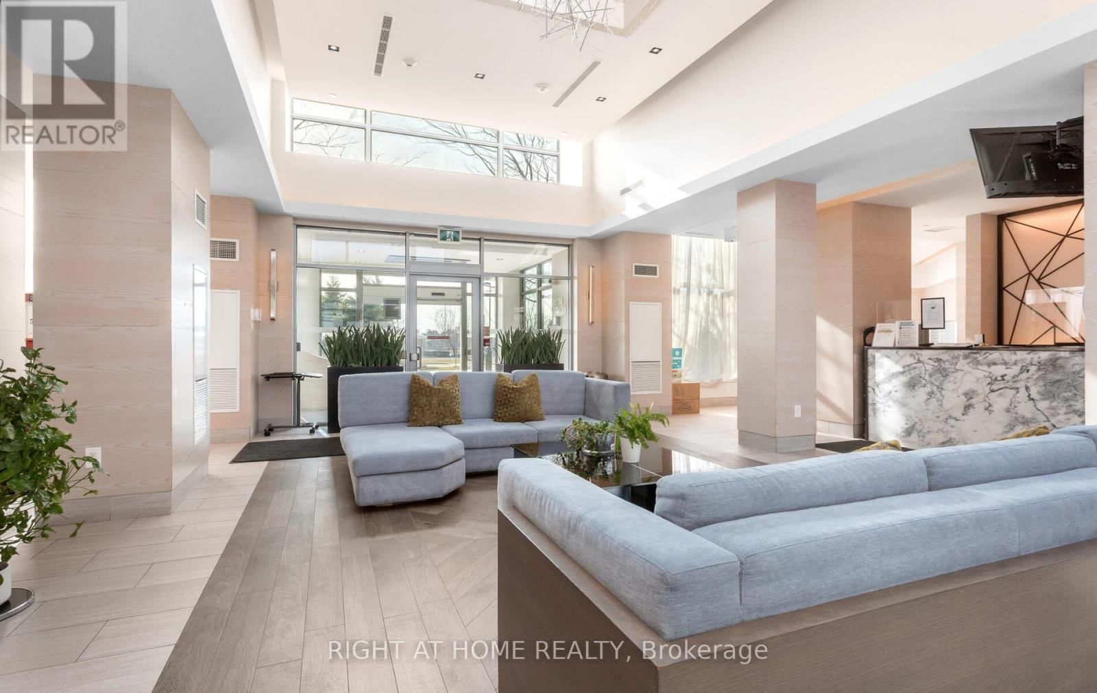 1207 - 4655 GLEN ERIN DRIVE Image 4