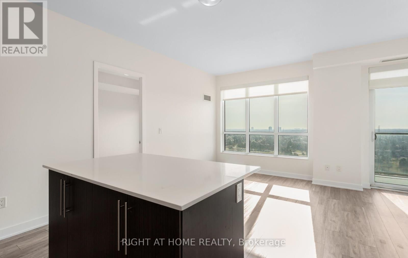 1207 - 4655 GLEN ERIN DRIVE Image 9