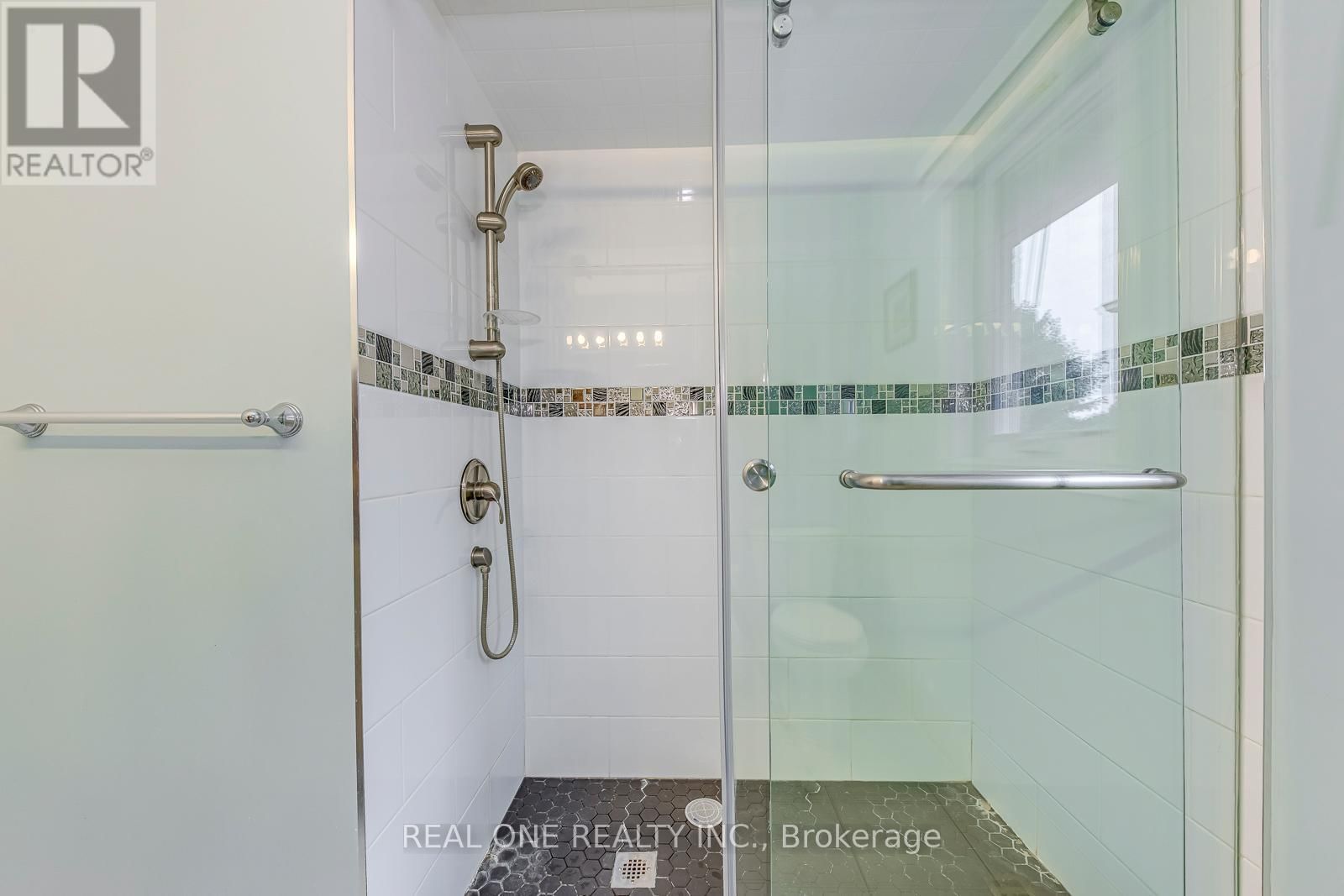 1237 WOODVIEW DRIVE Image 39