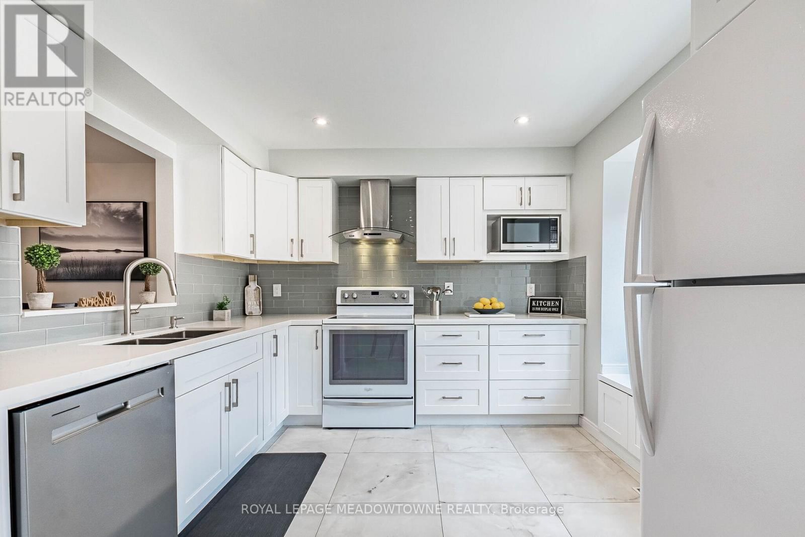 21 - 2300 BRAYS LANE Image 14