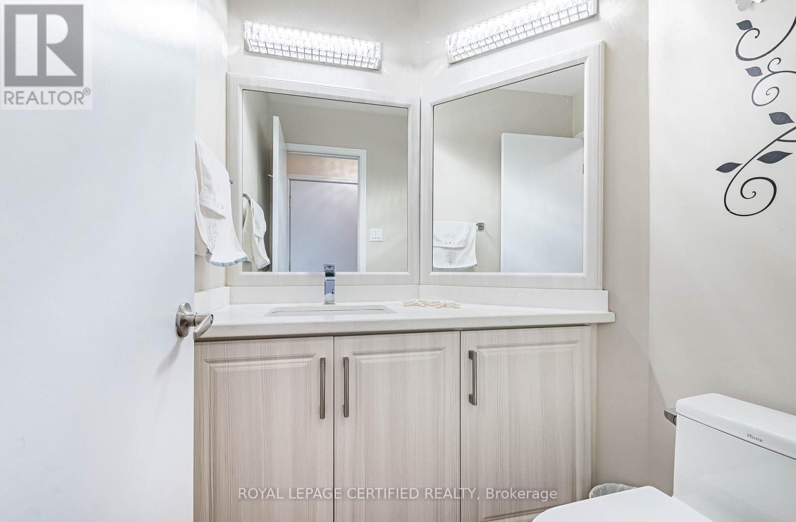 48 FERNBROOK CRESCENT Image 18