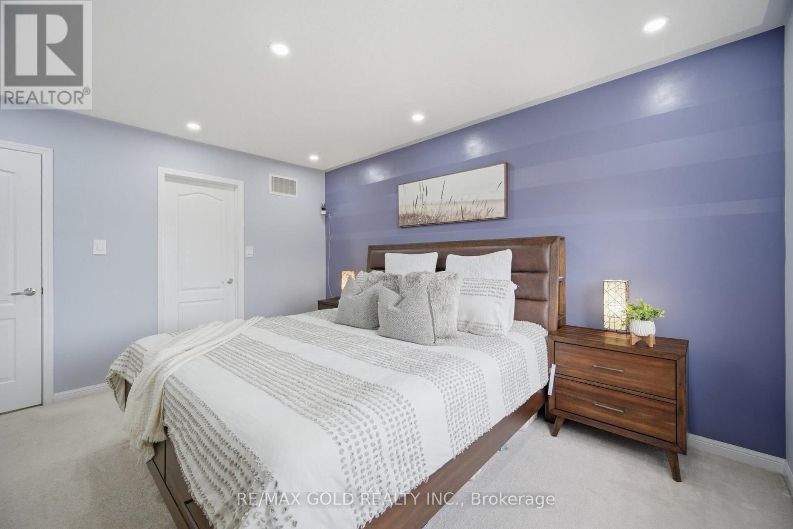 40 MEMORY LANE EAST Image 15