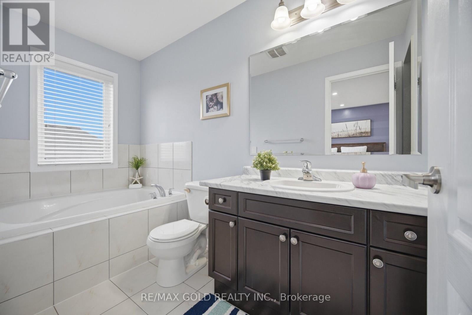 40 MEMORY LANE EAST Image 17