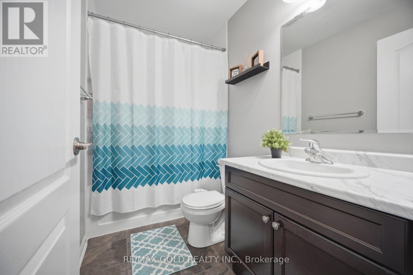 40 MEMORY LANE EAST Image 24