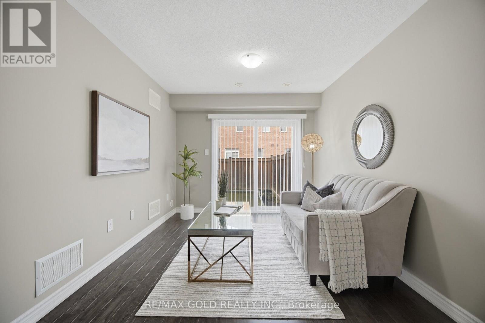 40 MEMORY LANE EAST Image 26