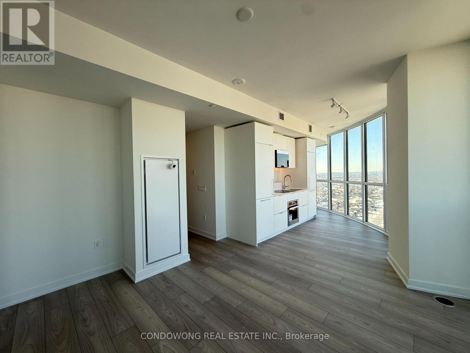 2109 - 1 FAIRVIEW ROAD EAST Image 3