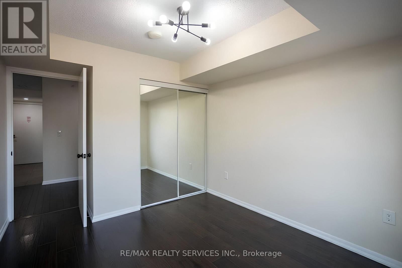 703 - 800 LAWRENCE AVENUE WEST Image 11