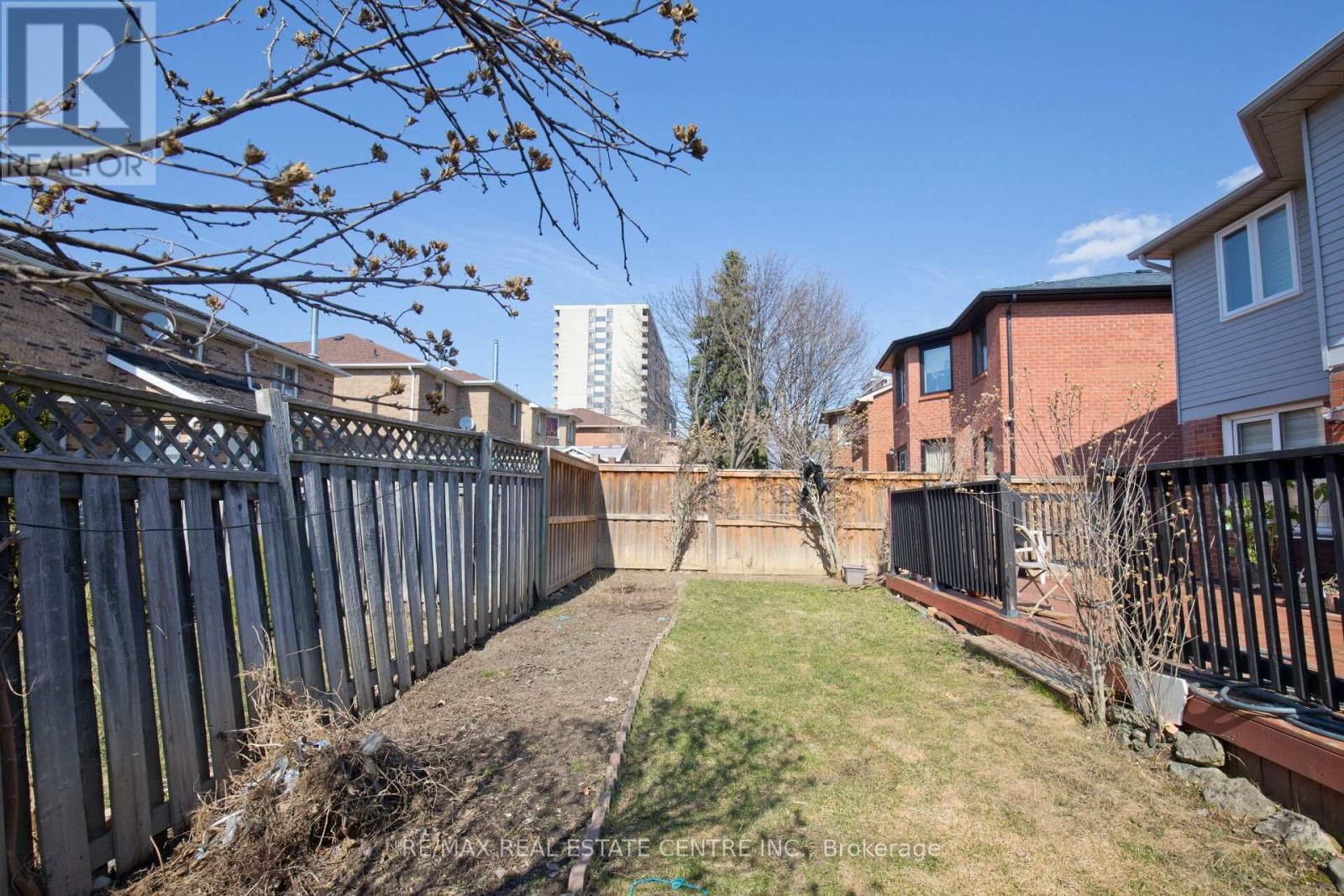 34 SMITHERS CRESCENT Image 40