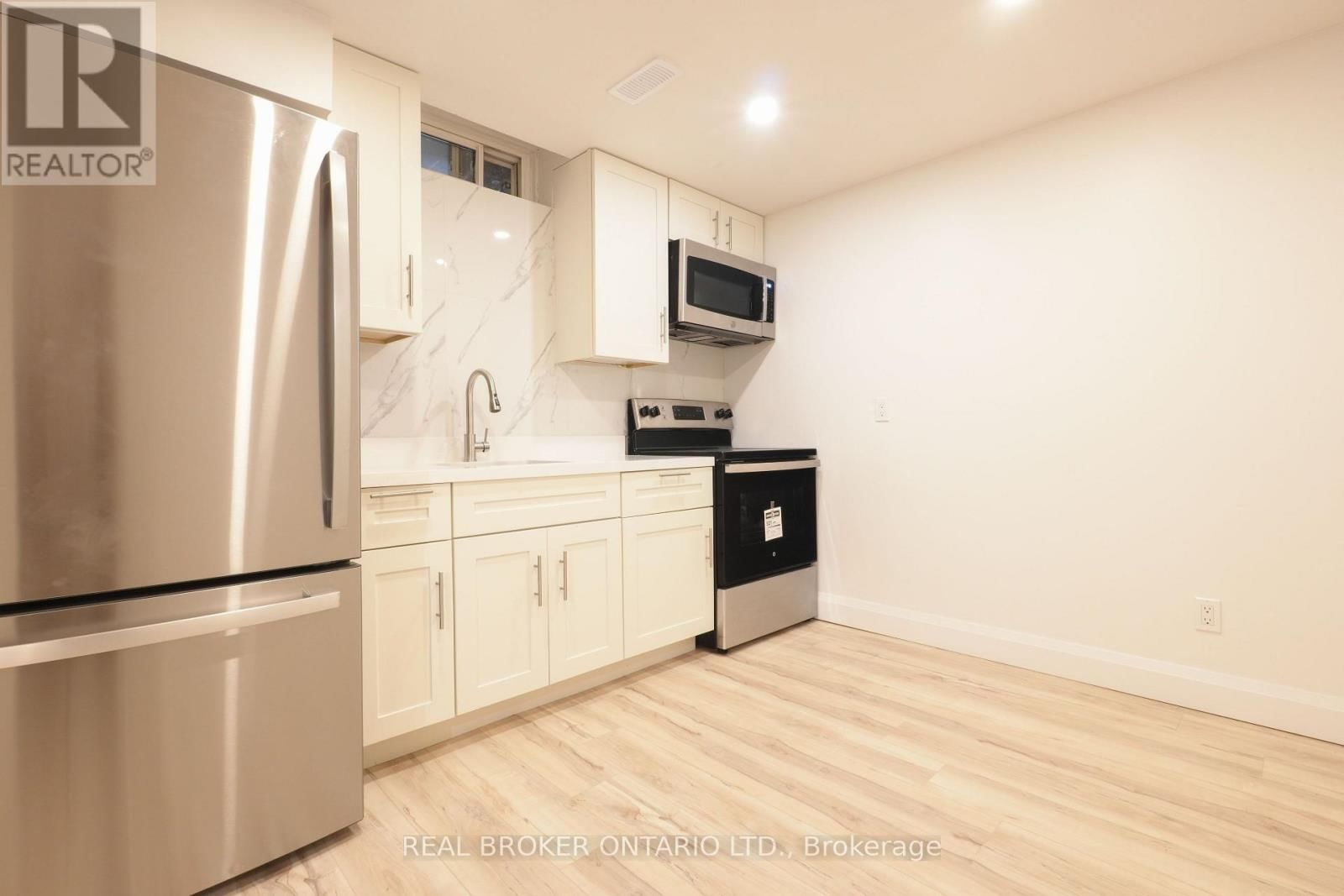 4326 WATERFORD CRESCENT Image 41