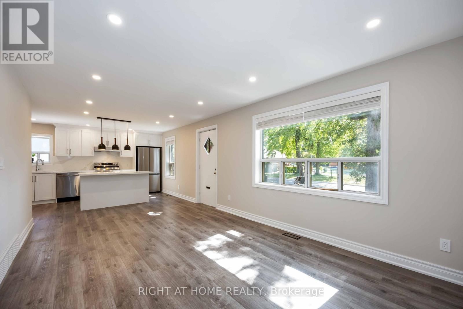 12 ROSALIE AVENUE NORTH Image 11