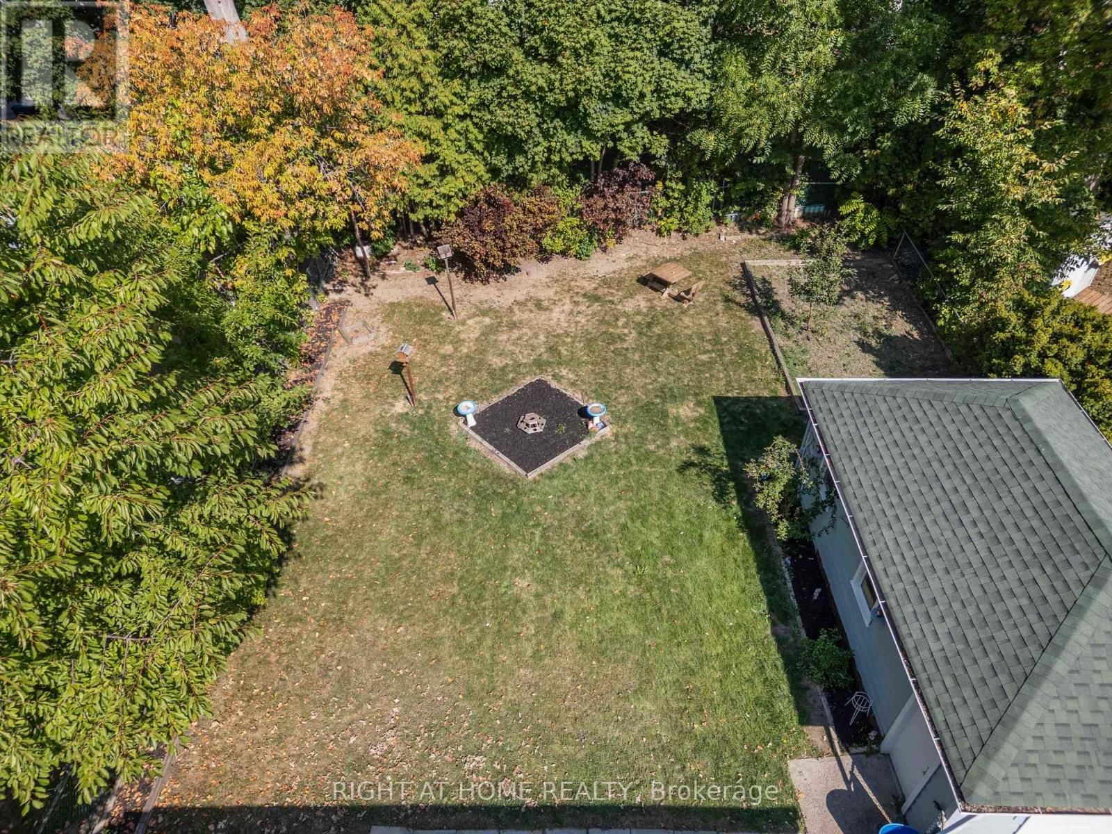 12 ROSALIE AVENUE NORTH Image 44