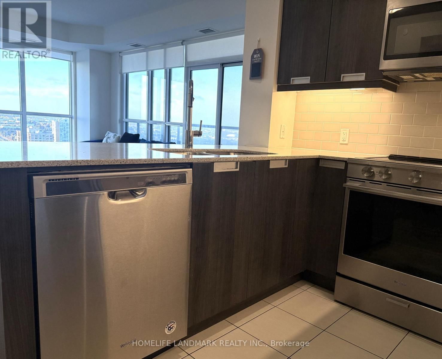 2618 - 35 WATERGARDEN DRIVE Image 11