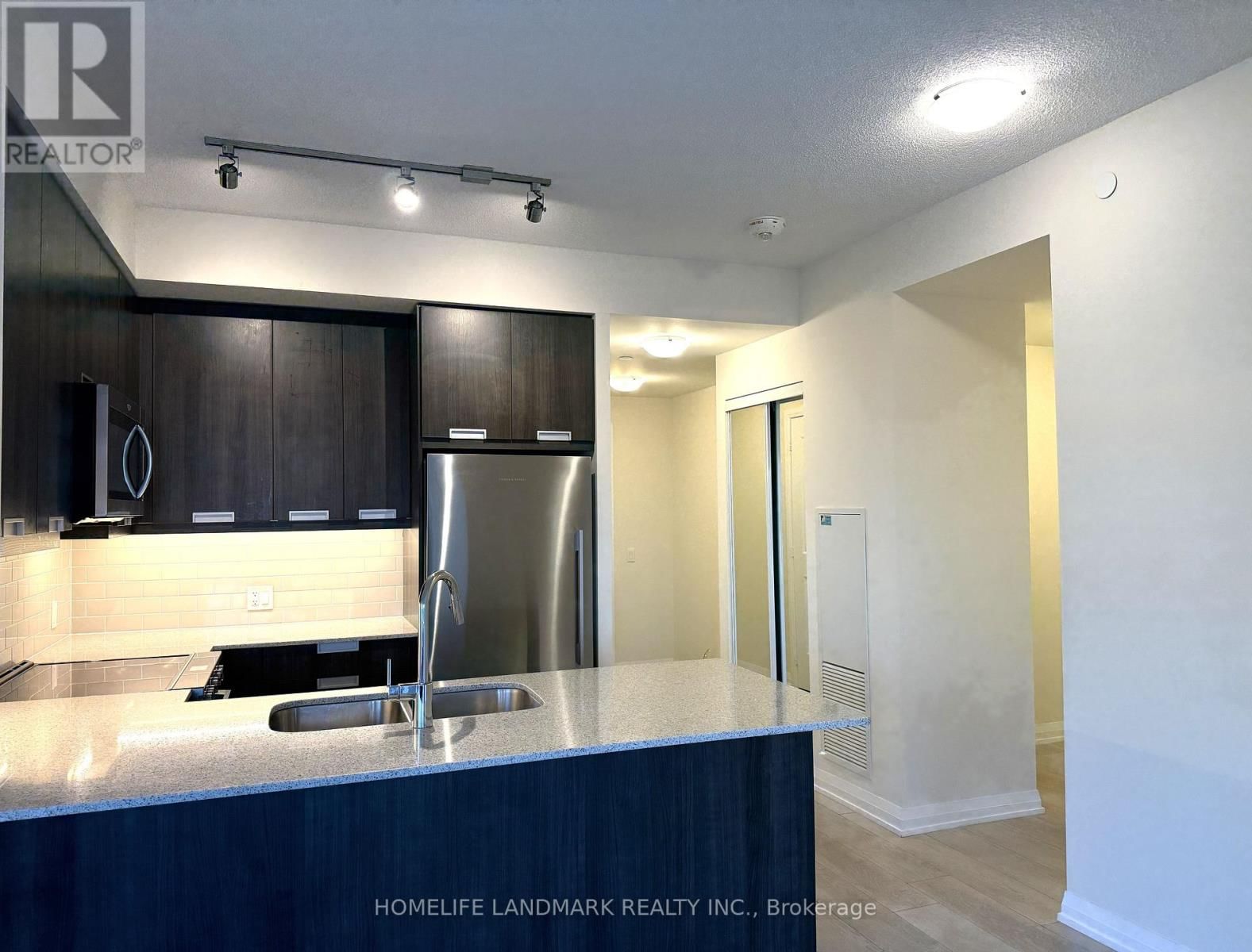 2618 - 35 WATERGARDEN DRIVE Image 15