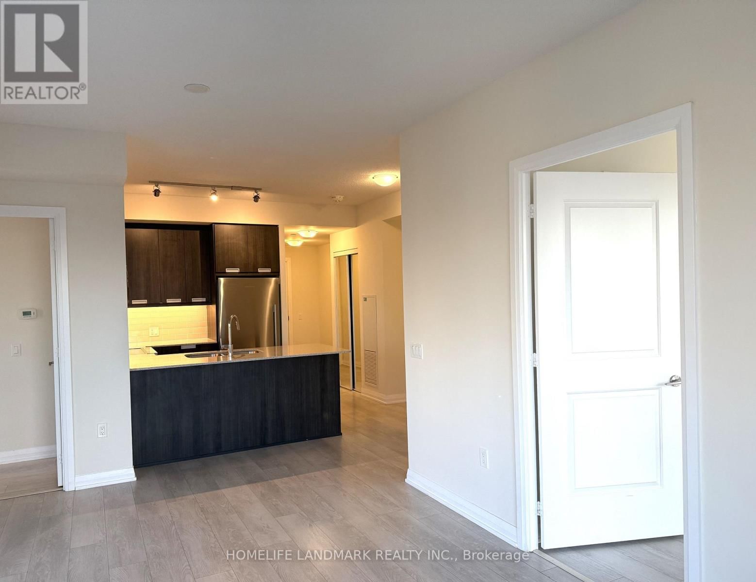 2618 - 35 WATERGARDEN DRIVE Image 16