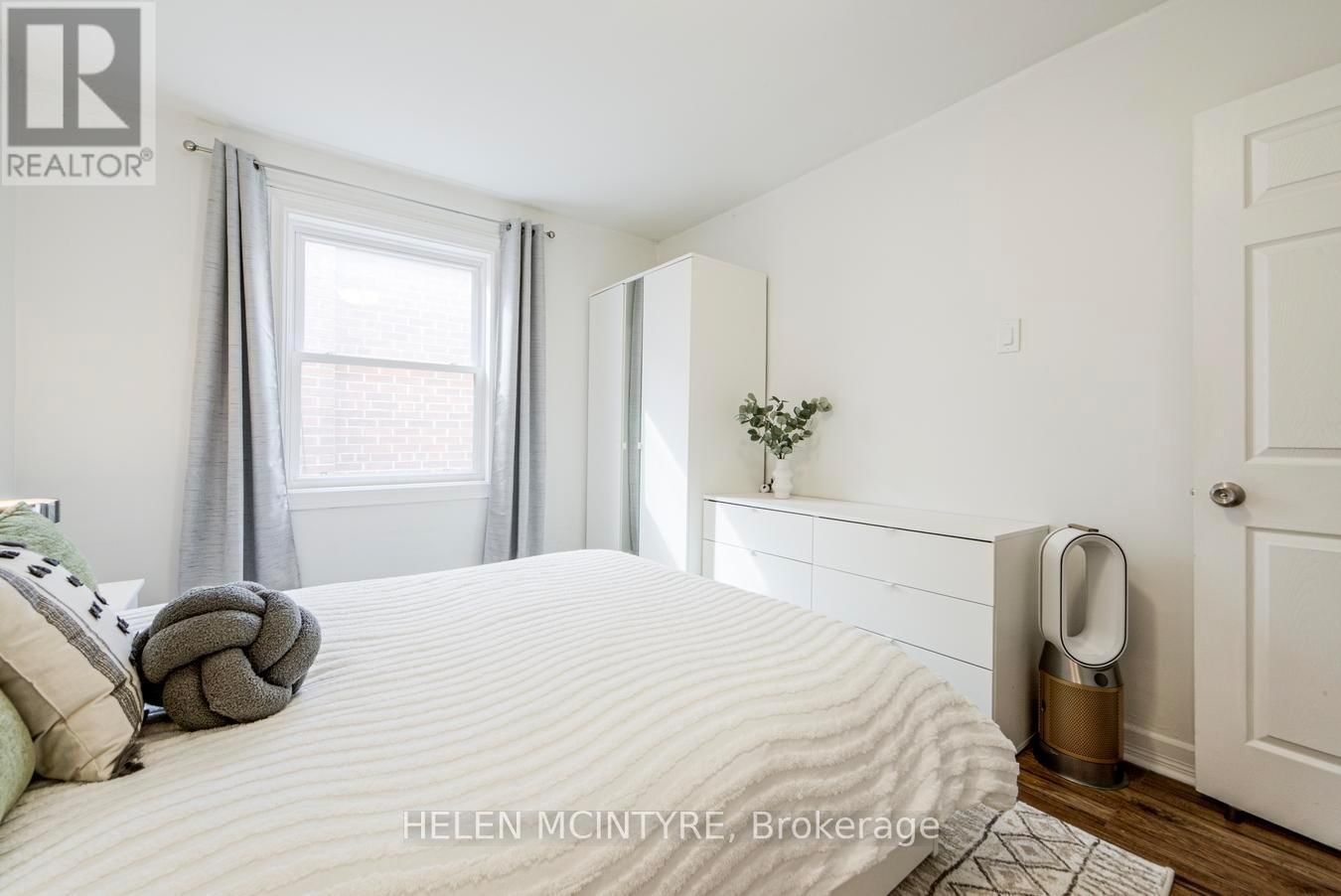 2 BIRCH TREE CRESCENT Image 13