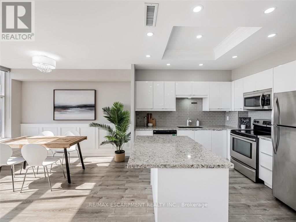 UPH7 - 880 DUNDAS STREET WEST Image 10