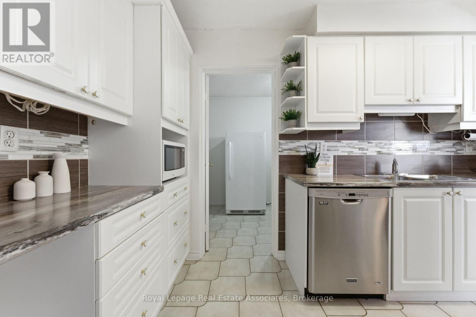 1010 - 3170 KIRWIN AVENUE Image 26