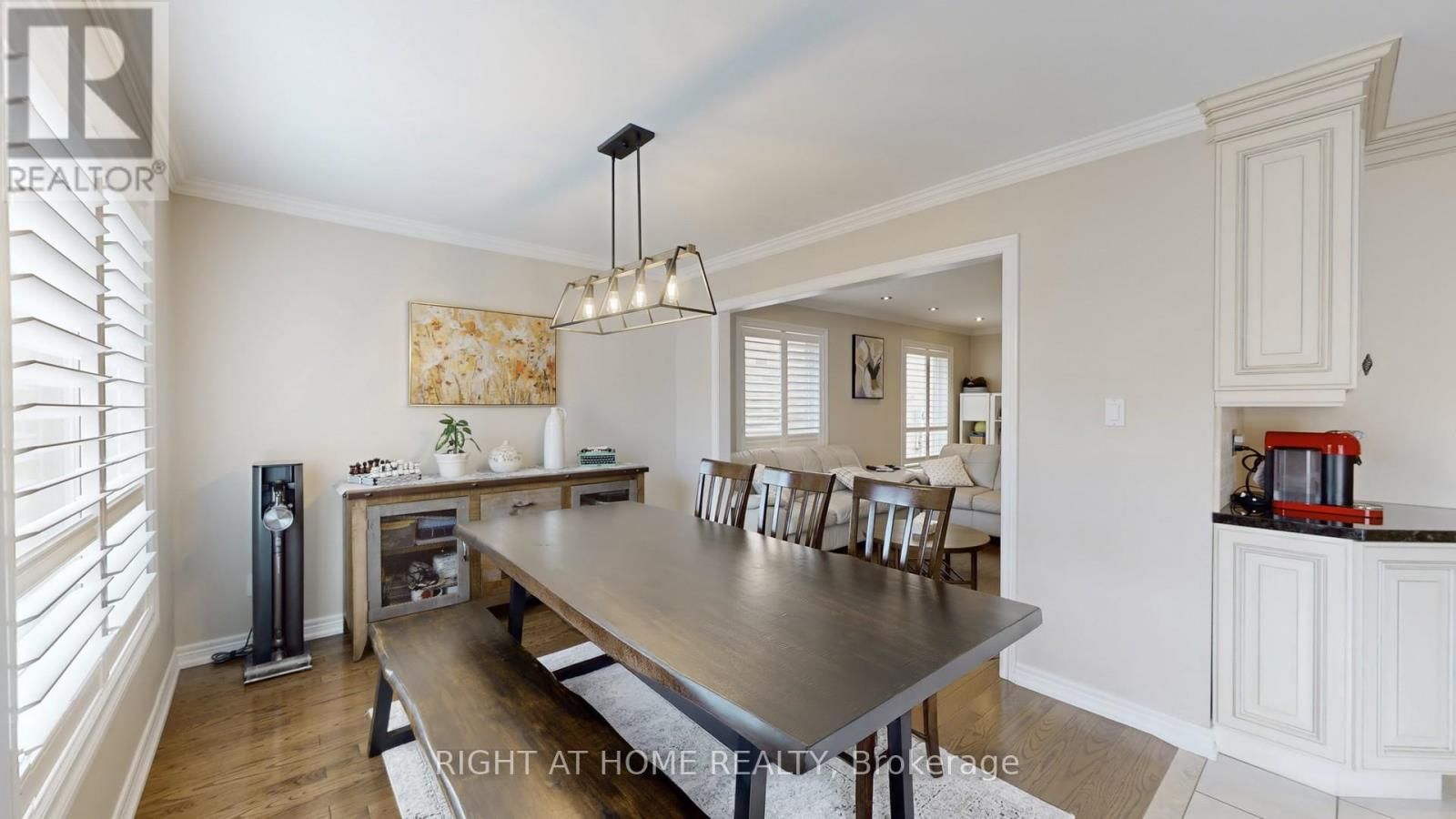 2499 LOGAN AVENUE Image 10