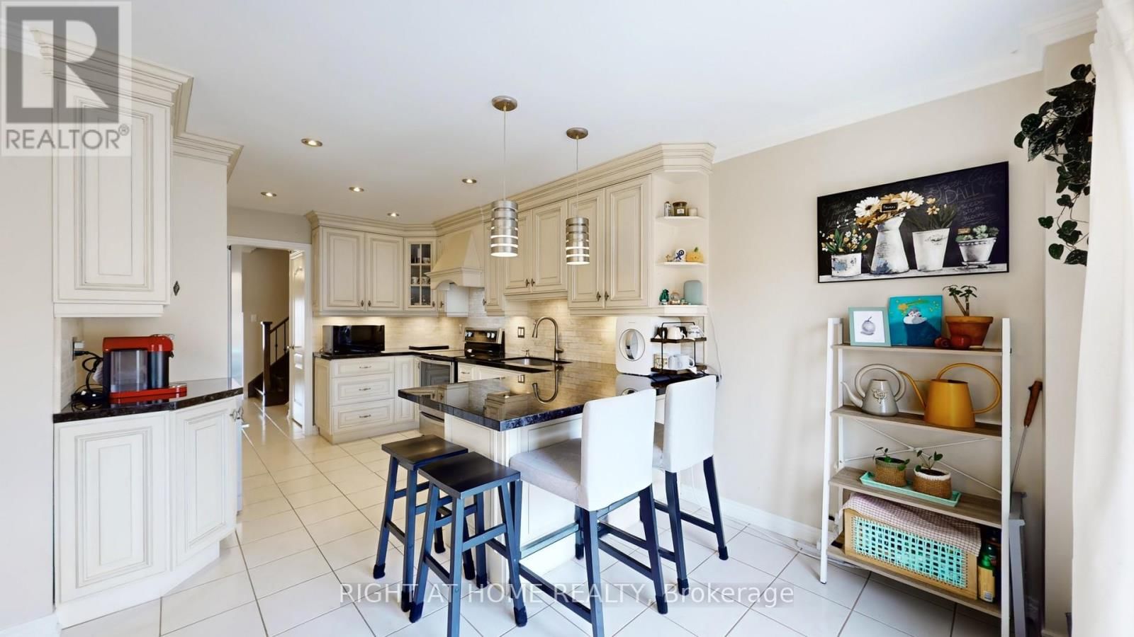 2499 LOGAN AVENUE Image 11