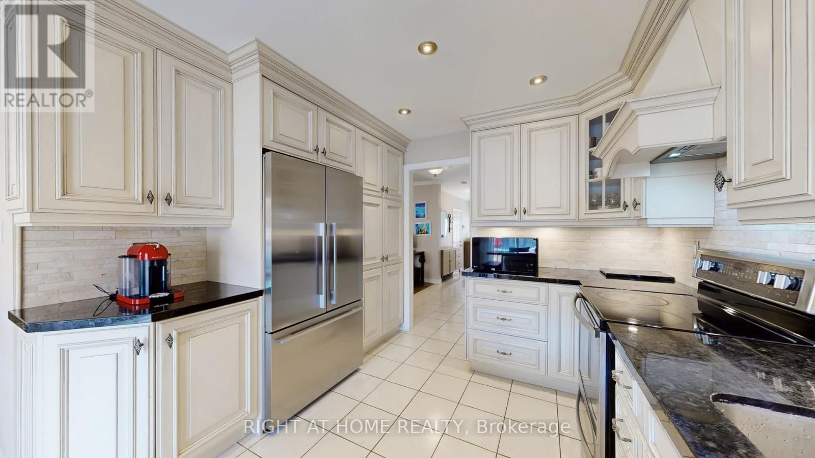 2499 LOGAN AVENUE Image 14