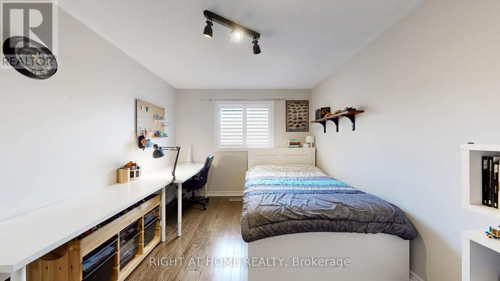 2499 LOGAN AVENUE Image 31