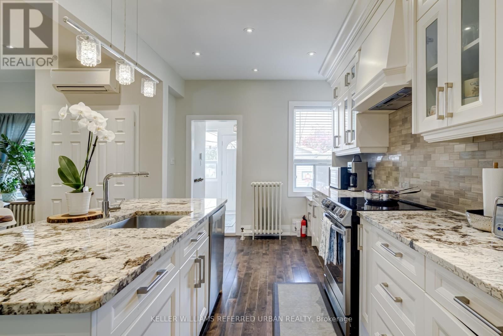 630 RUNNYMEDE ROAD Image 12