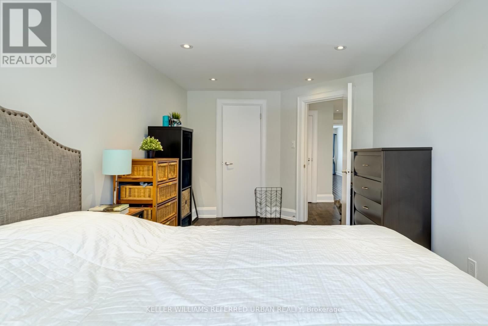 630 RUNNYMEDE ROAD Image 22