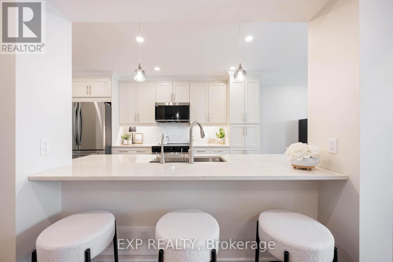 345 REBECCA DRIVE Image 6