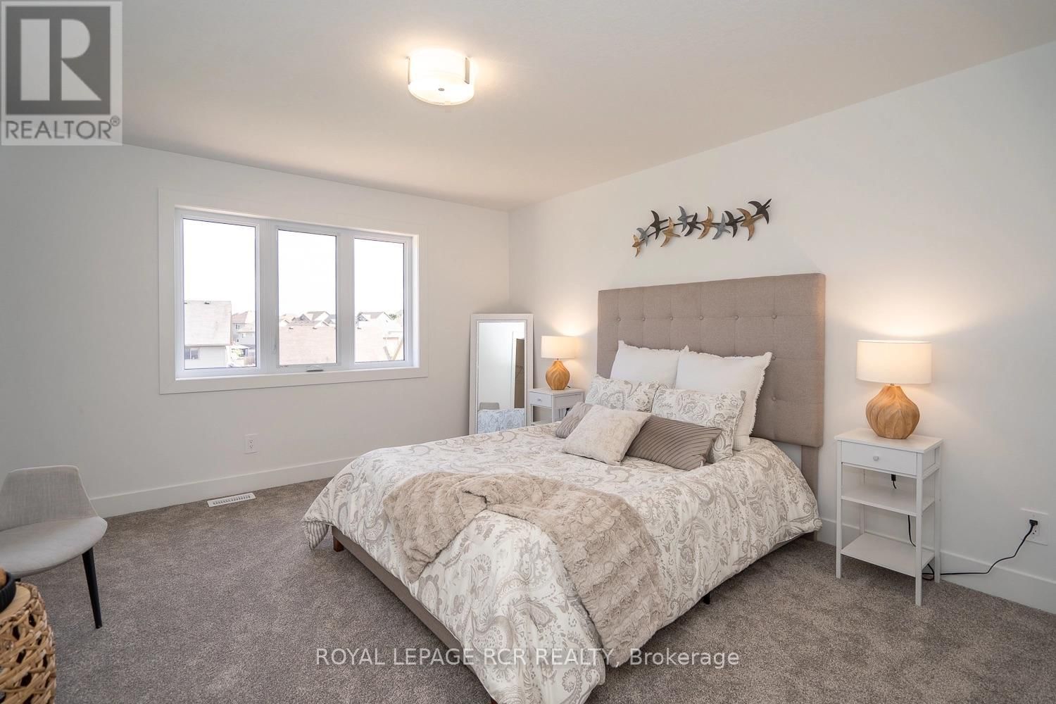 8 - 690 BROADWAY AVENUE Image 17