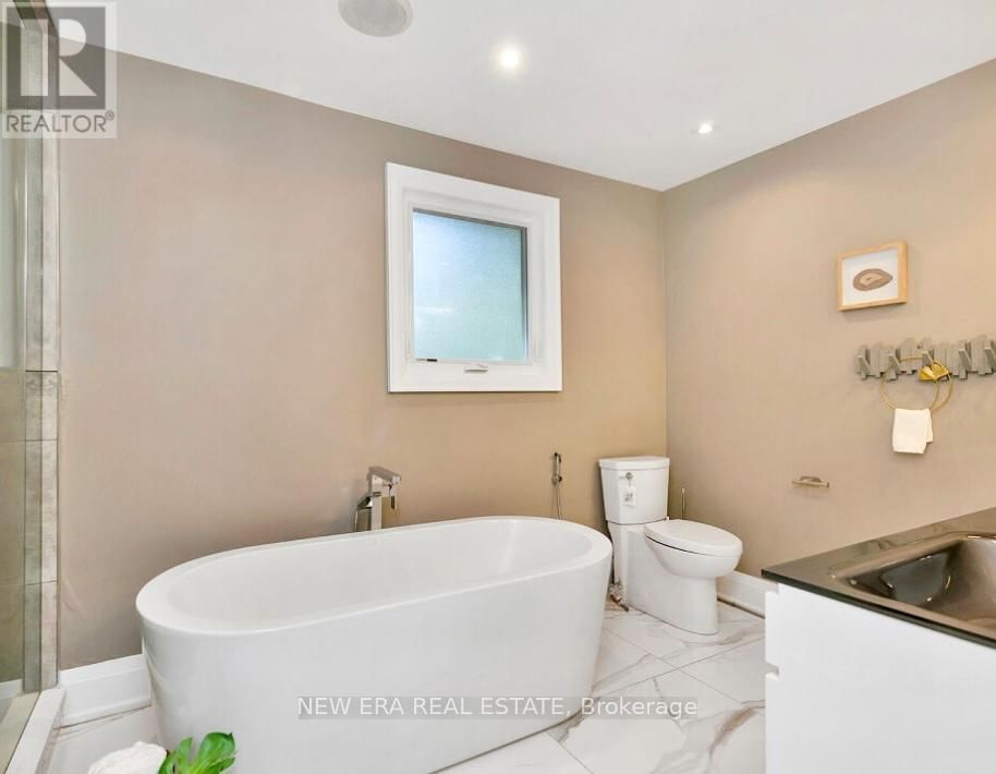 2068 MISSISSAUGA ROAD Image 27