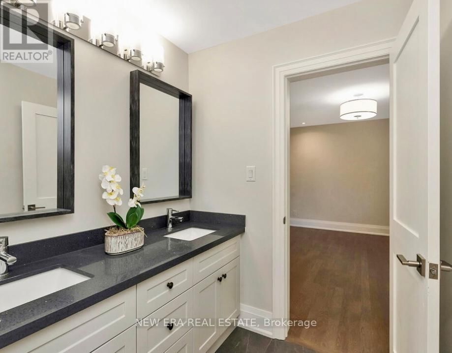 2068 MISSISSAUGA ROAD Image 33