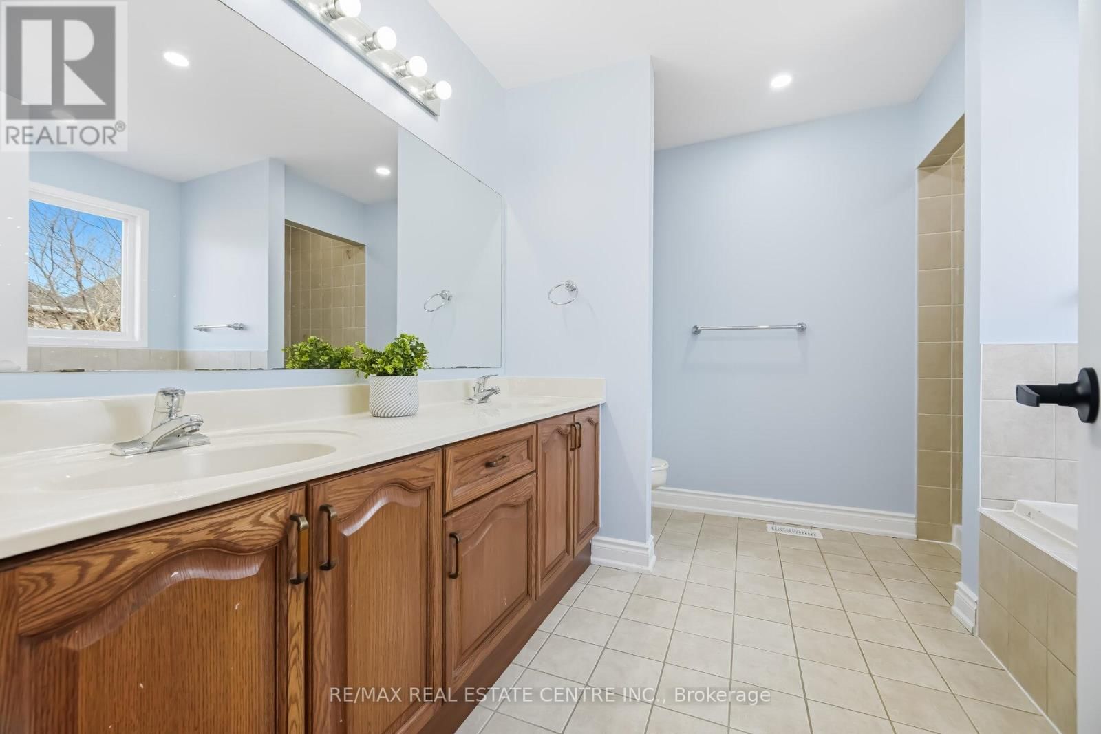 15 HEATHERDALE DRIVE Image 23