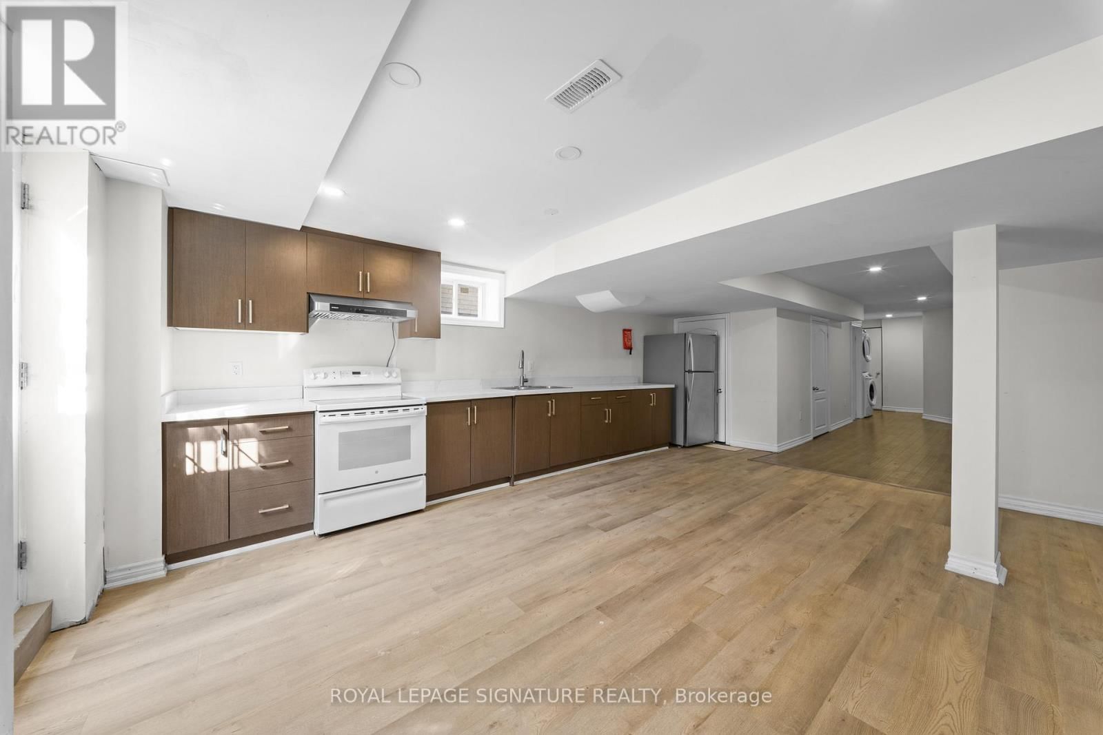 16 NEWARK WAY Image 34