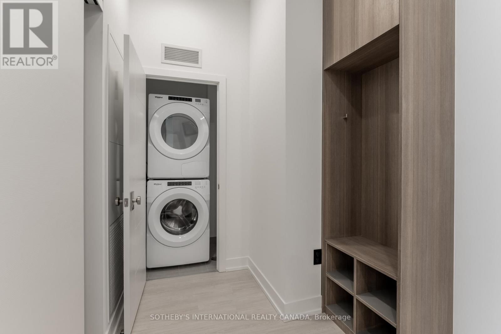 505 - 31 YORK GARDEN WAY Image 11