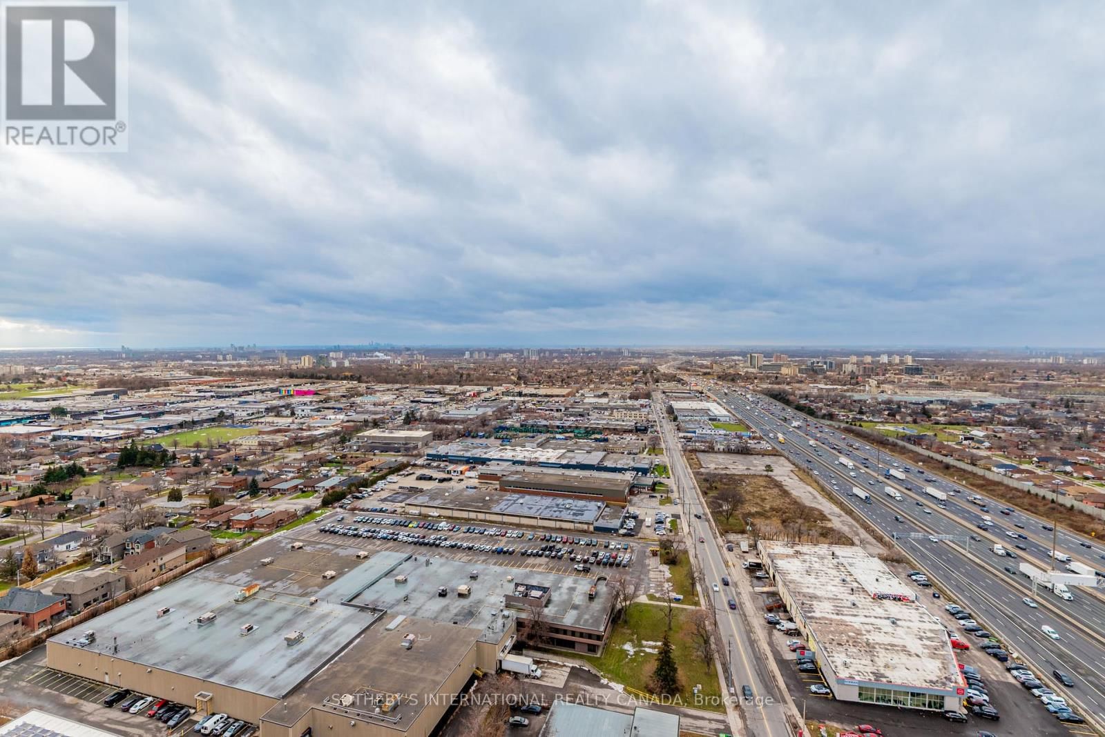 505 - 31 YORK GARDEN WAY Image 12