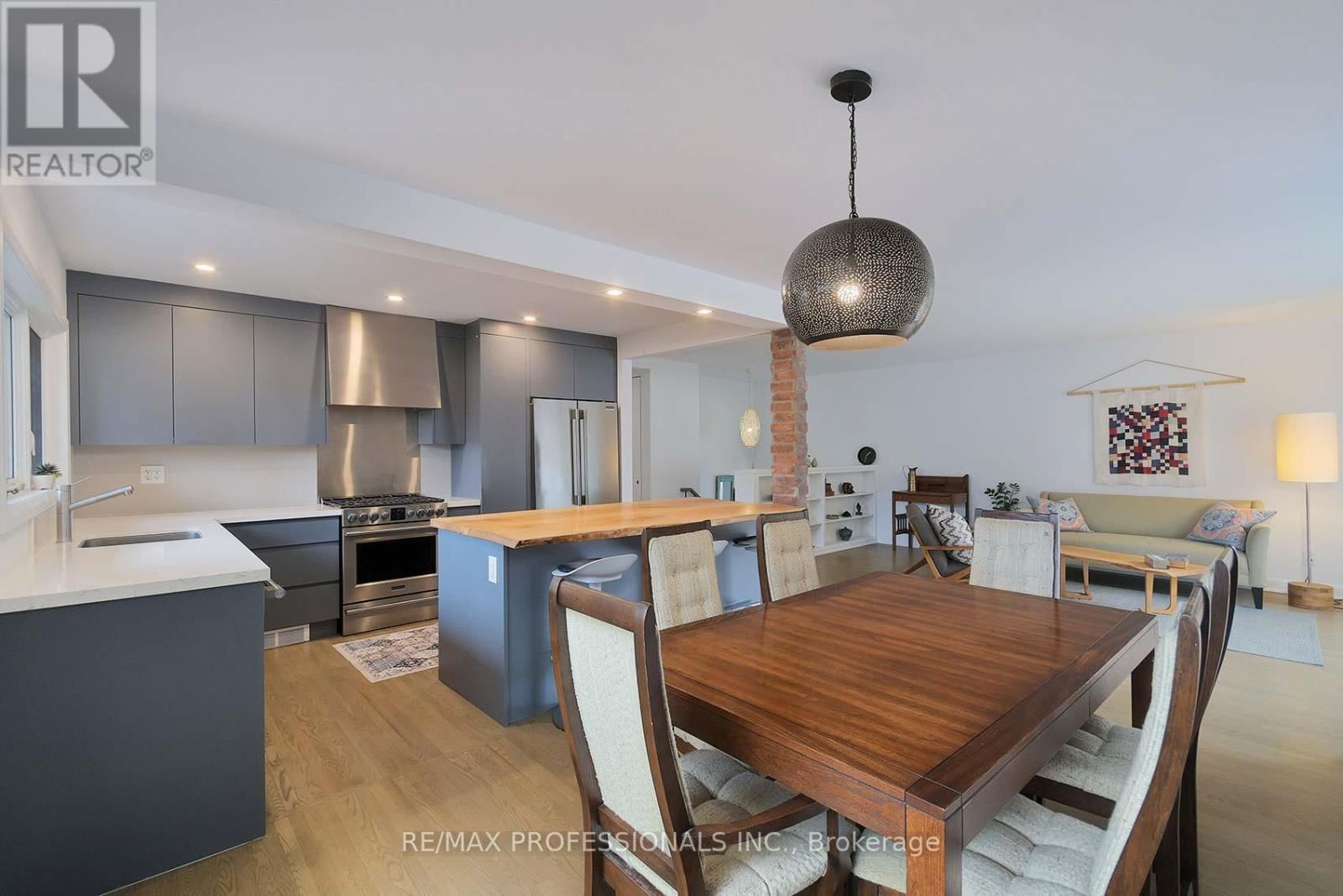 17 BEAVER BEND CRESCENT Image 14