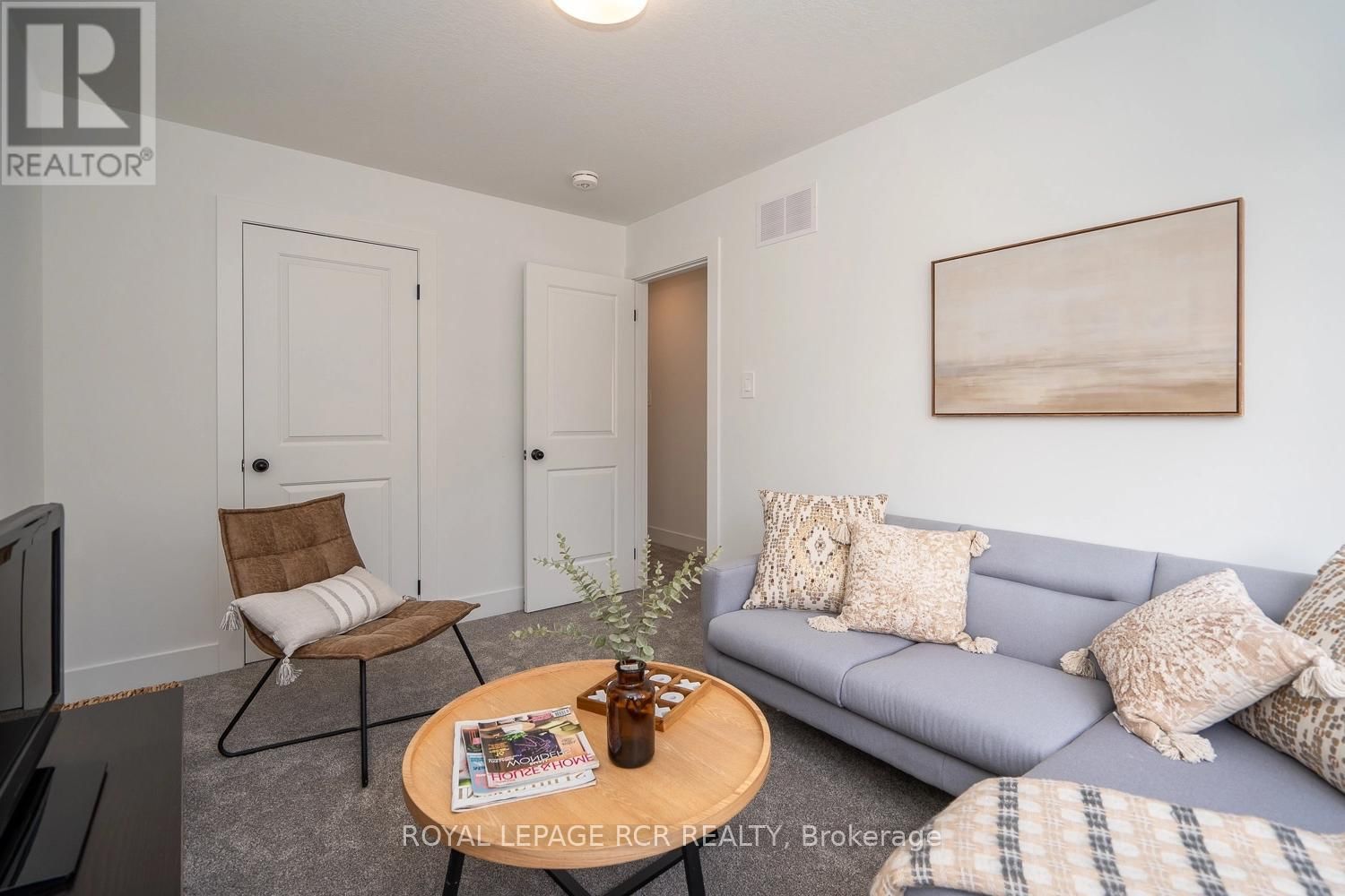 12 - 690 BROADWAY AVENUE Image 20