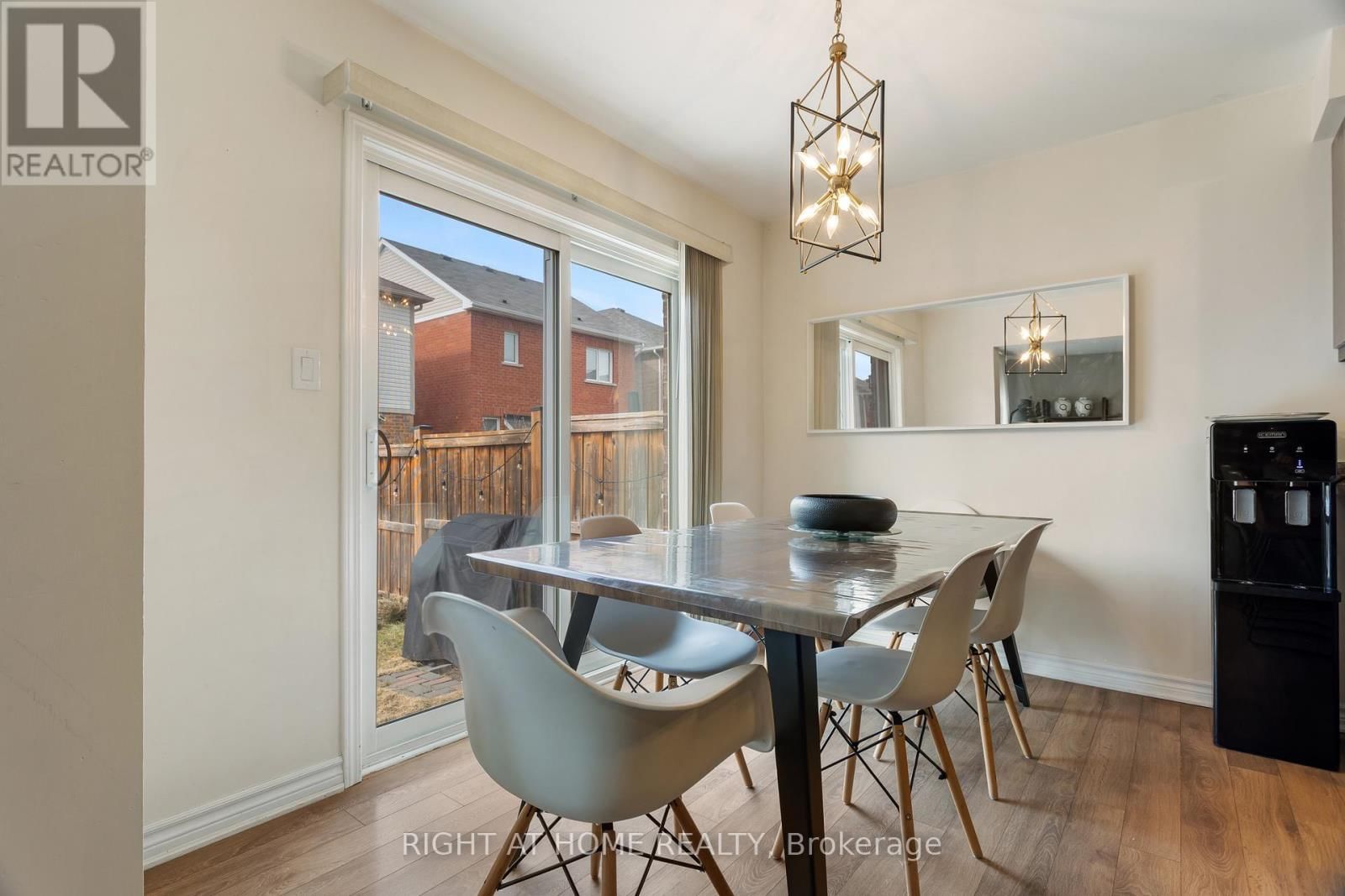 1550 GAINER CRESCENT Image 19